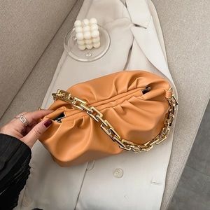 Design Wrinkled Cloud bag with thick Gold chain